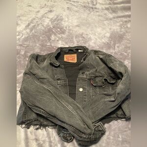 Levi’s cropped denim jacket